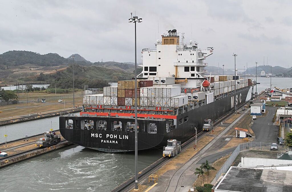 سد سلولی کانال پاناما در کشتی عظیم Panamax