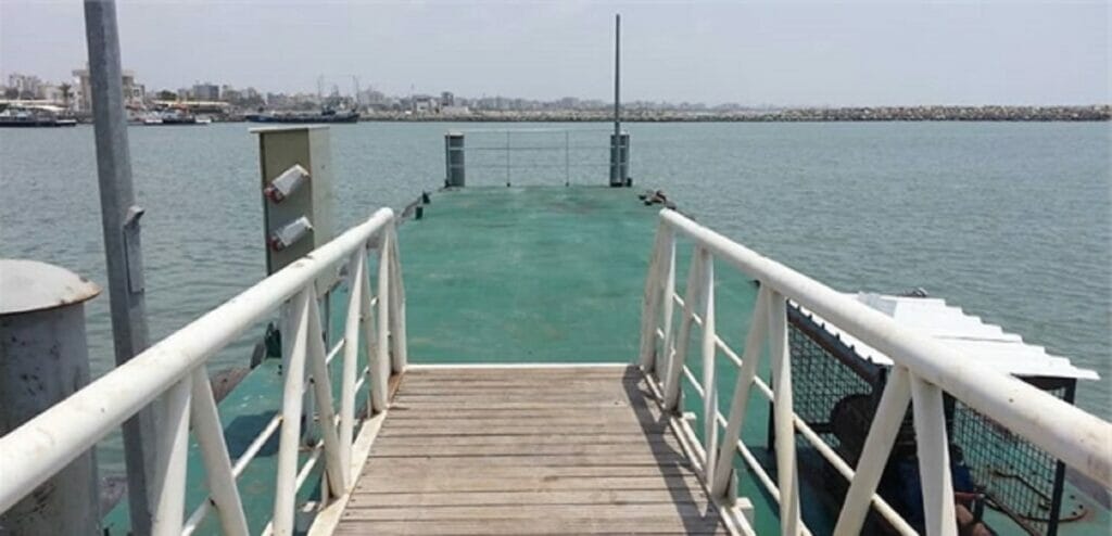 نصب اسکله ویژه پهلوگیری شناورهای تجسس و نجات در بندر شهید حقانی