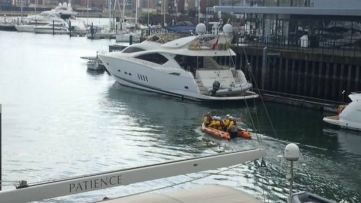 برخورد مرگبار قایق با شناور در انگلیس