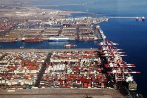 بندر شهید رجایی نبض تپنده تجارت دریایی ایران