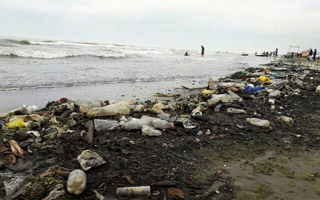 زباله در سواحل دریای کاسپین