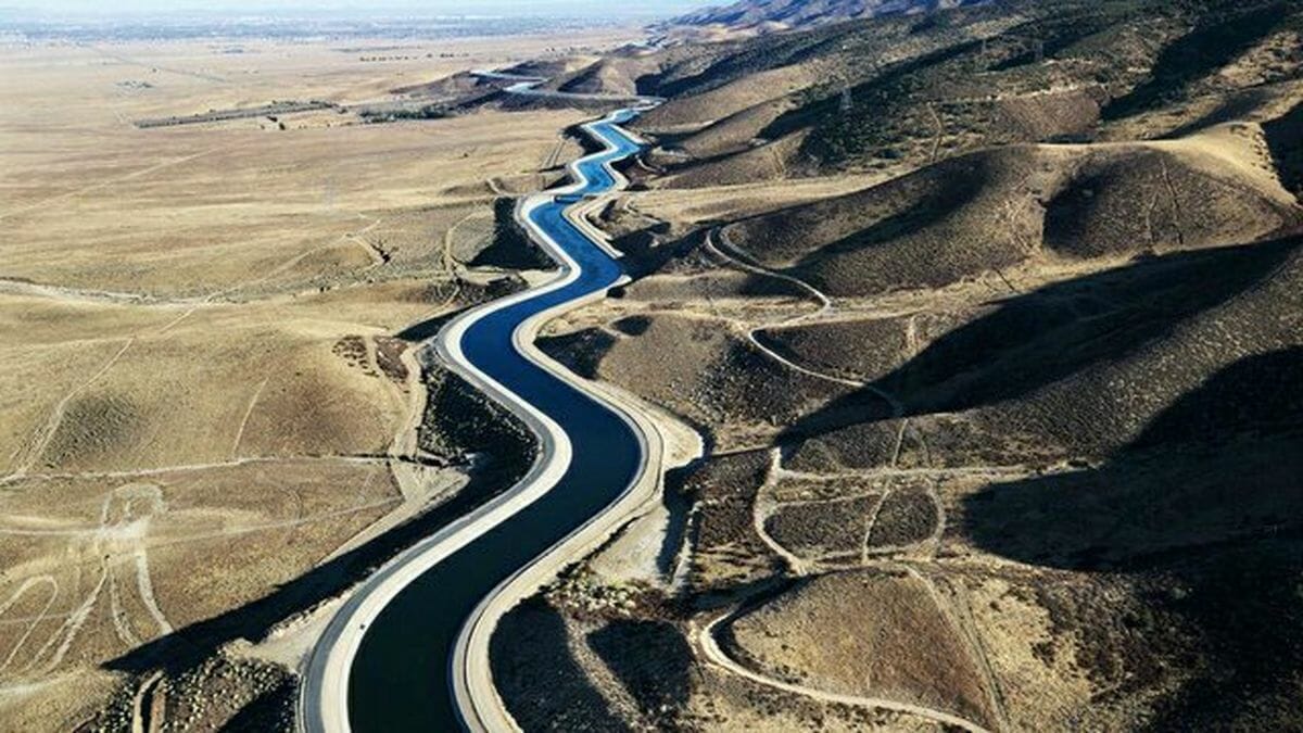 طرح انتقال آب دریا از دریای کاسپین و دریای عمان به کویر مرکزی ایران