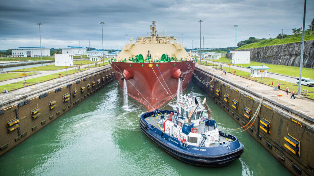 کشتی حمل LNG پاناماگذر Neopanamax در کانال پاناما