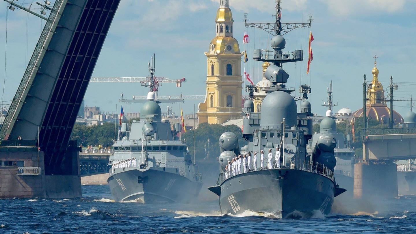 جشن ملی روز نیروی دریایی روسیه در بندر سن پترزبورگ