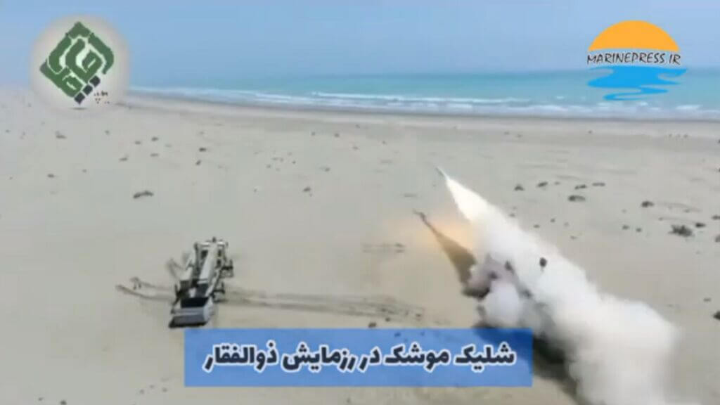 شلیک موشک ساحل به دریا‌ قادر سامانه موشکی ولایت 2 در رزمایش ذوالفقار ۹۹ ارتش