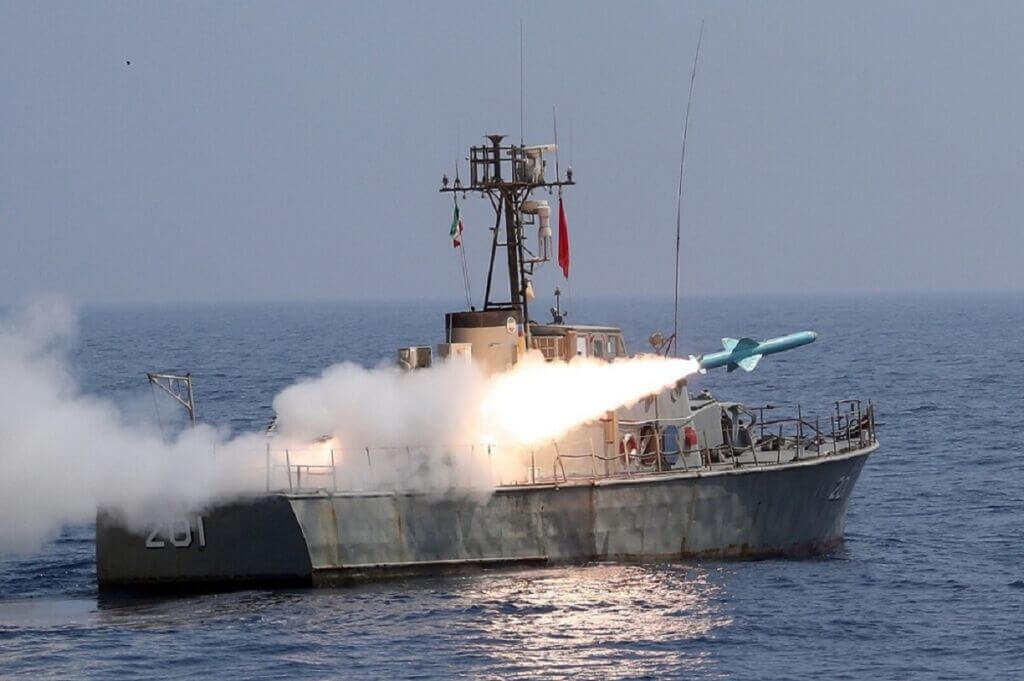 شلیک موشک کروز نصر از یگان‌های سطحی شناورهای نیروی دریایی ارتش در رزمایش ذوالفقار