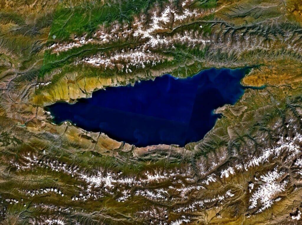 عکس ماهواره ای دریاچه ایسیک کول - مروارید قرقیزستان از فضا