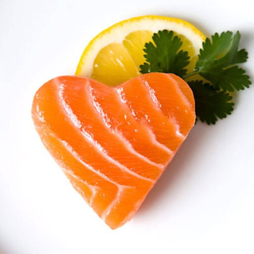 غذای ماهی خوردنی به شکل قلب