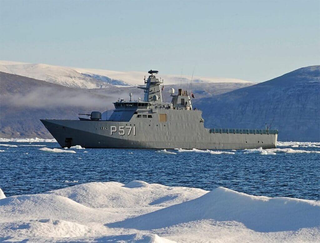ناوشکن HDMS Knud Rasmussen نیروی دریایی دانمارک در قطب شمال