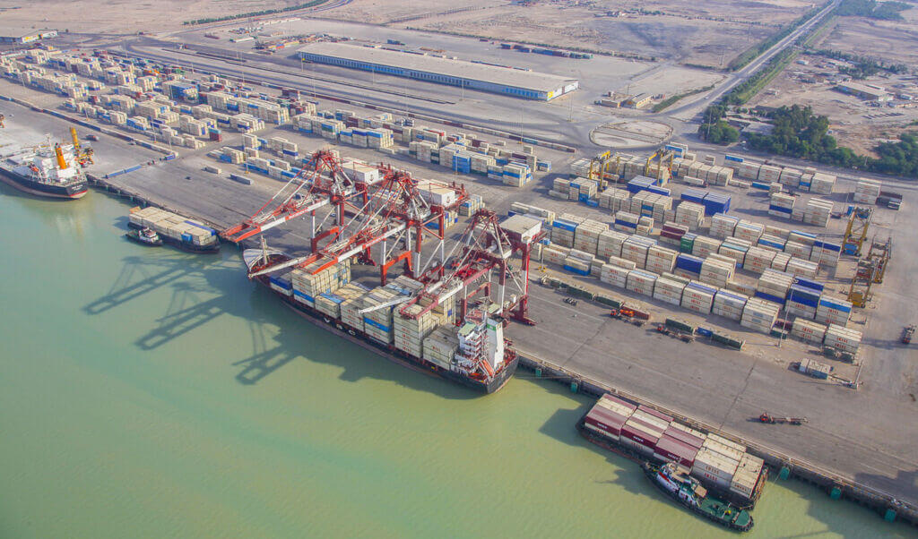 کشتی کانتینربر در اسکله بندر امام خمینی خوزستان