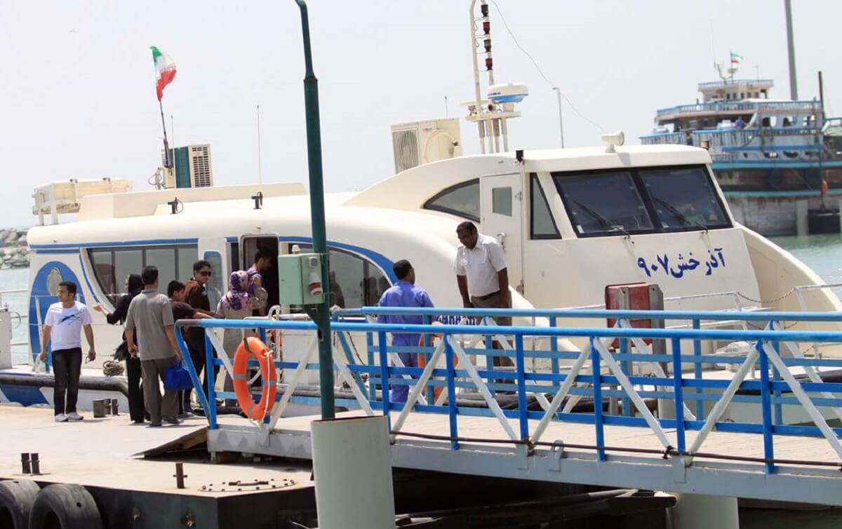 شناور آذرخش 907 در بندر مسافربری شهید حقانی بندرعباس
