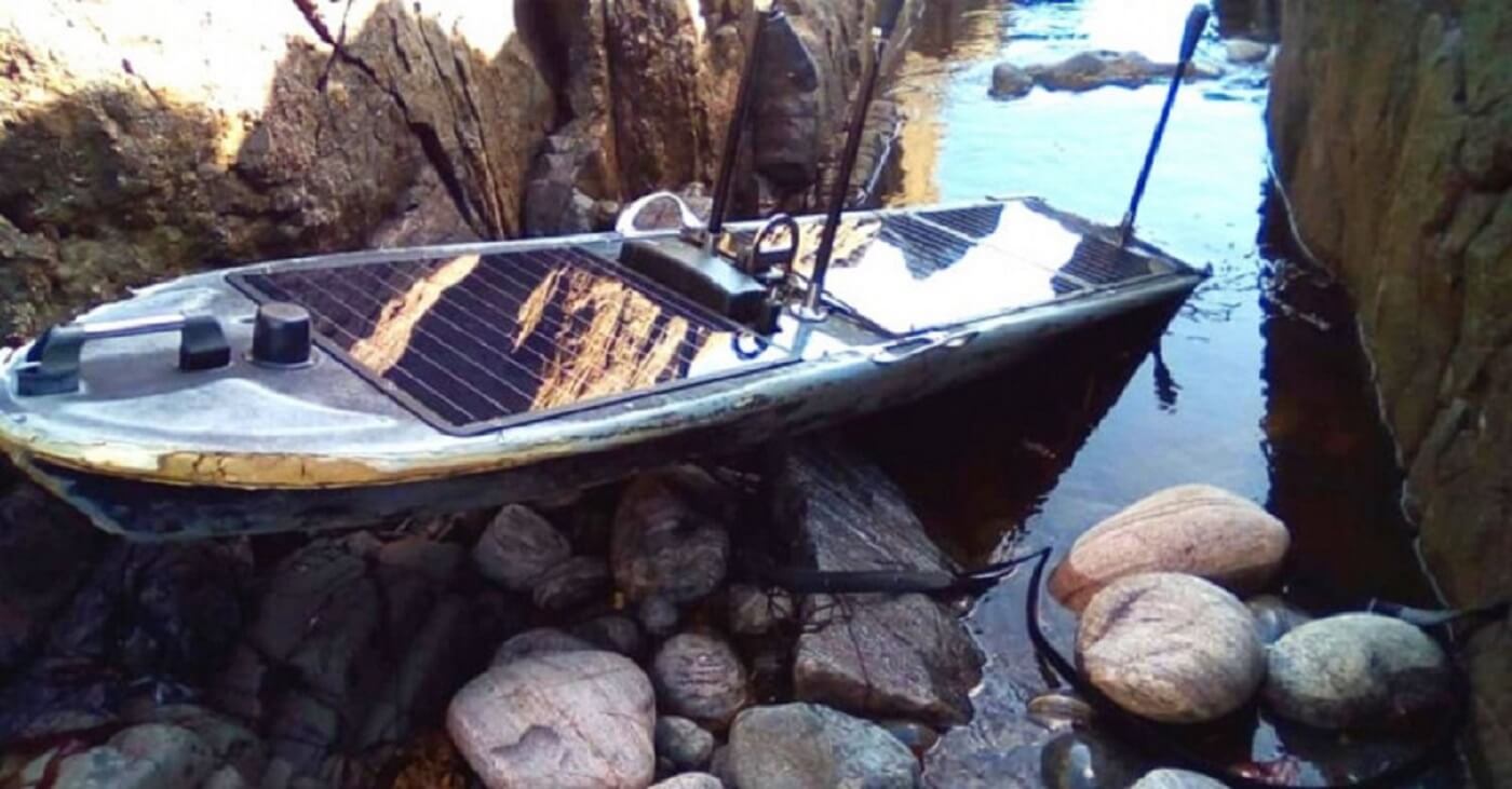 قایق بدون سرنشین آمریکا در ساحل اسکاتلند به گل نشست