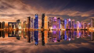 برج‌ها و آسمان خراش‌های شهر ساحلی دوحه قطر