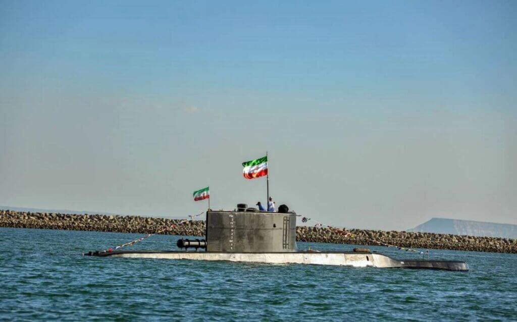زیردریایی کلاس فاتح در حال دریانوردی و عملیات