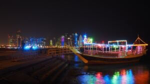 لنج تفریحی در ساحل کرنیش دوحه قطر
