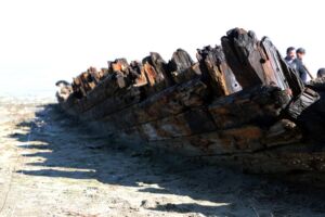 بقایای شناور چوبی و تاریخی کرگانرود در تالش